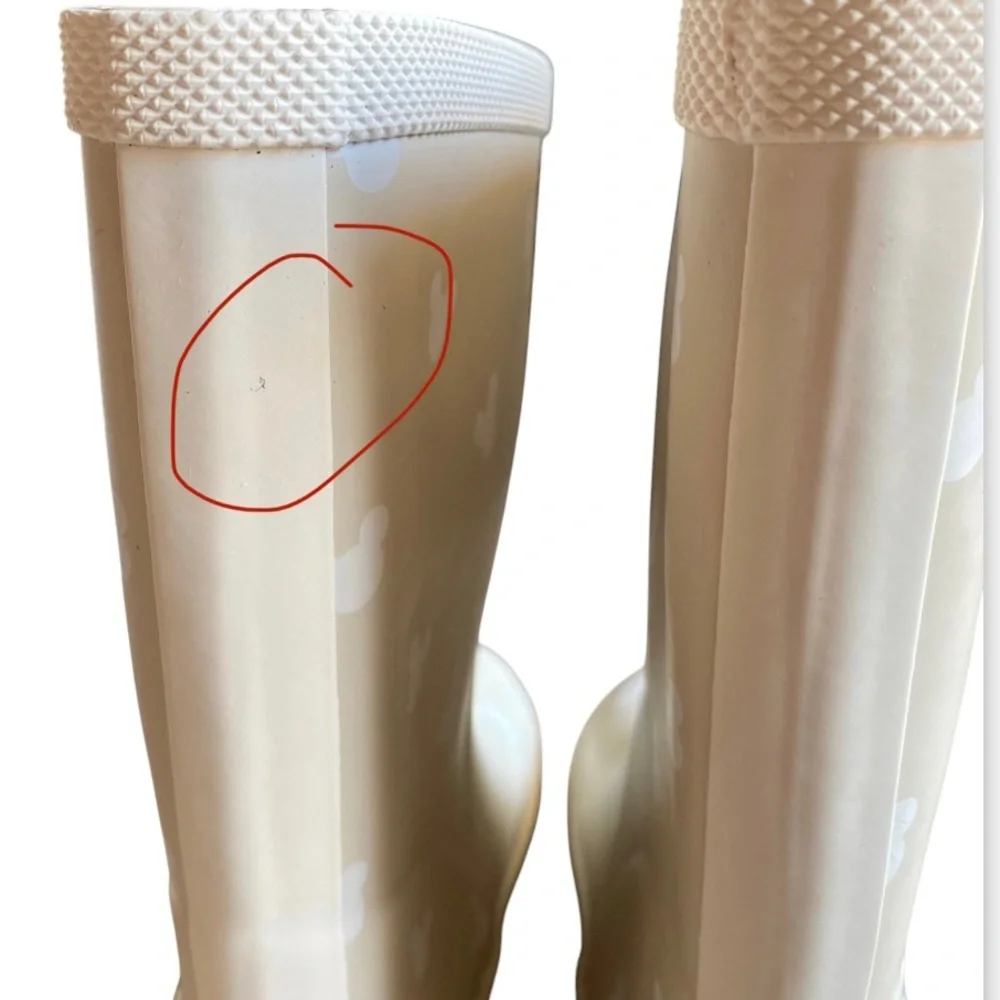 Brand New! Cream/ Neutral/White Mickey Mouse Pattern Rain Boots Size 1